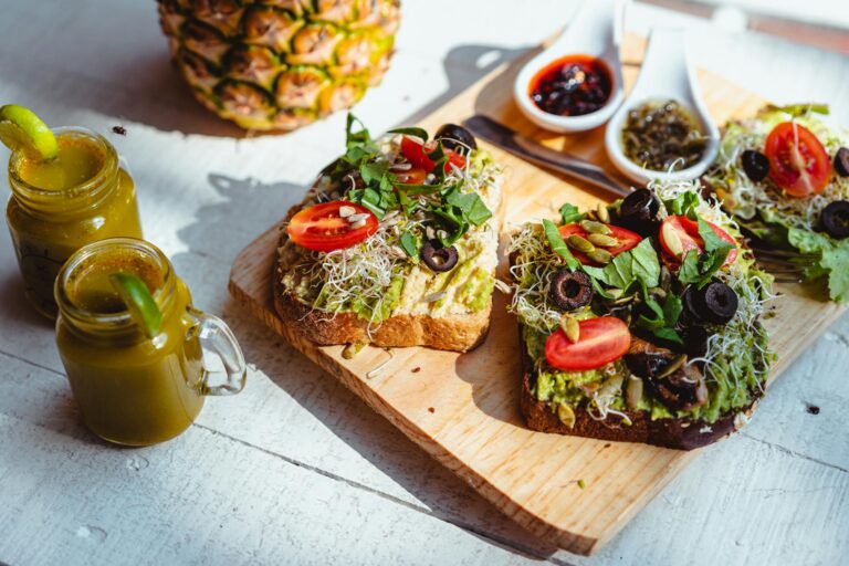 What are the must-try foods in New York City?